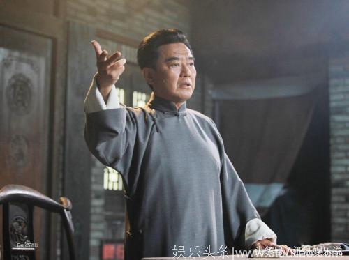 66岁李立群全家近照，被沈腾再次带火，儿子多年不红女儿漂亮有才