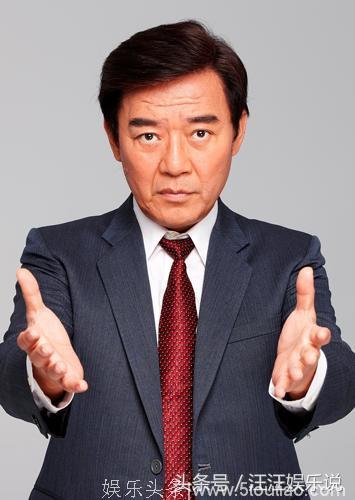 66岁李立群全家近照，被沈腾再次带火，儿子多年不红女儿漂亮有才