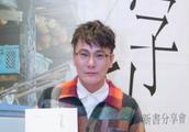 女粉丝为抢书起争执掀骂战 张信哲签书会被迫中止