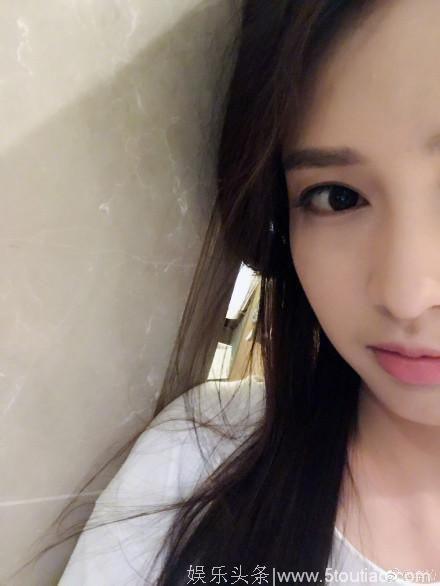 李沁小年夜自拍被说认不出，自拍不如他拍的明星还有李易峰