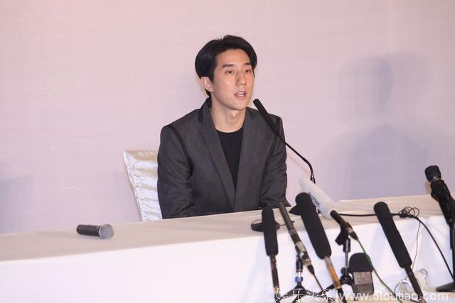 房祖名导演的首部戏杀青，网友：成龙的儿子果然不一样！