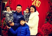 杨威双胞胎女儿会走，乐乐追着杨阳洋和姐姐跑，走路姿势超可爱！