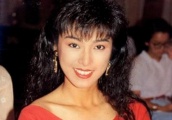 成龙真心待她8年，却被人骂“小三”，今62岁风华依旧不再嫁人