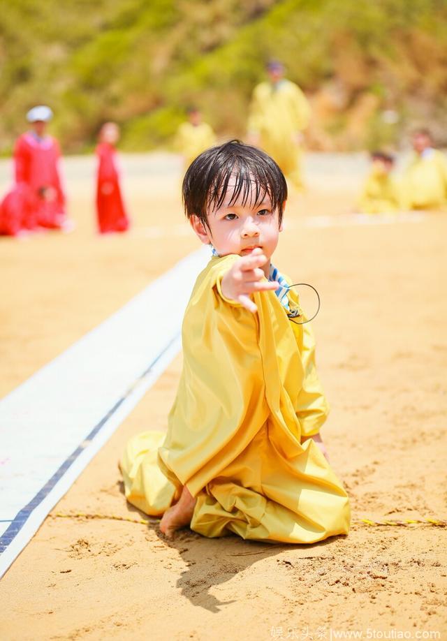 吴尊晒嗯哼与neinei亲密接触照，杜江得意，吴尊既吃醋又抓狂！