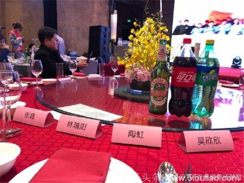 张庭的微商开年会，包下了一个酒店，现场堪比春运啊【图】