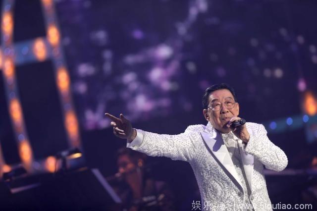 他86岁红馆开演唱会破纪录，曾志伟张家辉吴镇宇王祖蓝都来捧场