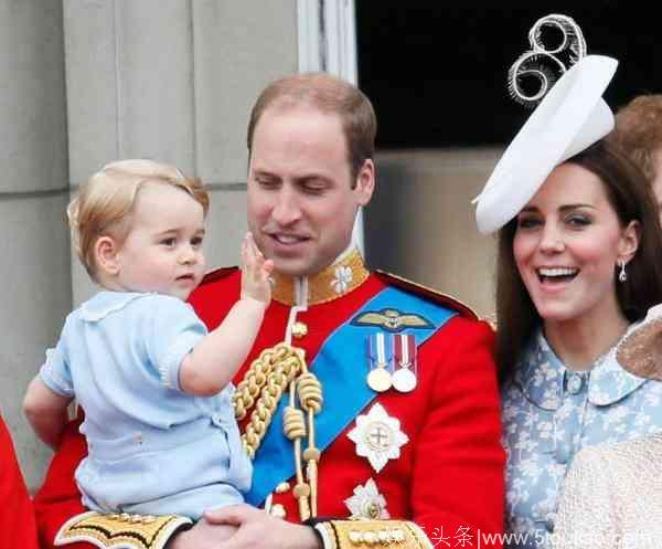 英国王室出巡声势浩大 小王子呆萌抢镜