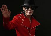 中国小伙因太像“迈克尔杰克逊”常被粉丝当成是“MJ”蜡像