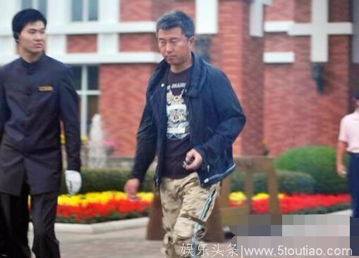 满文军满头白发，前妻和那英义结金兰，23岁女儿到死都不会相认