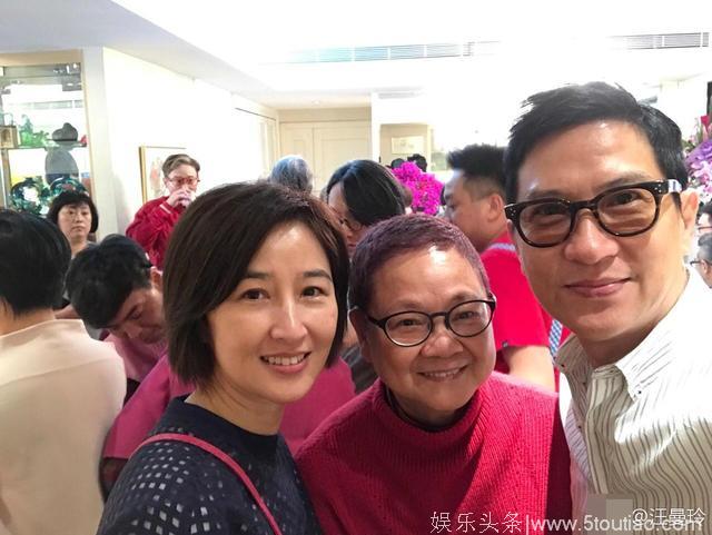 张家辉关咏荷全家三口参加聚会，女儿漂亮像足妈妈