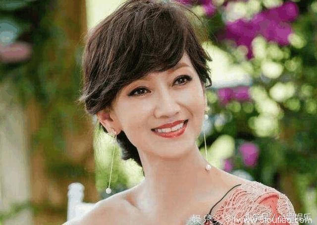 李嘉欣妈妈80了, 比刘晓庆赵雅芝年轻太多 网友评论炸开了锅