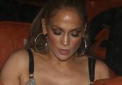 詹妮弗·洛佩兹(Jennifer Lopez)晚上在迈阿密的Casa Tua餐厅