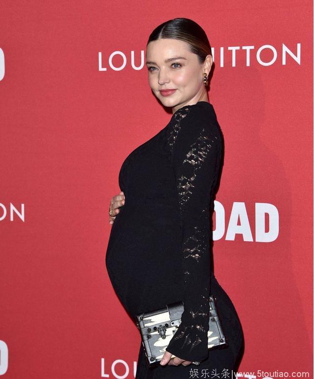 米兰达可儿怀着3胎，跟老公一起出席洛杉矶活动！