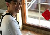黄磊为家人做饺子满脸幸福，网友打趣“瘦了瘦了”！
