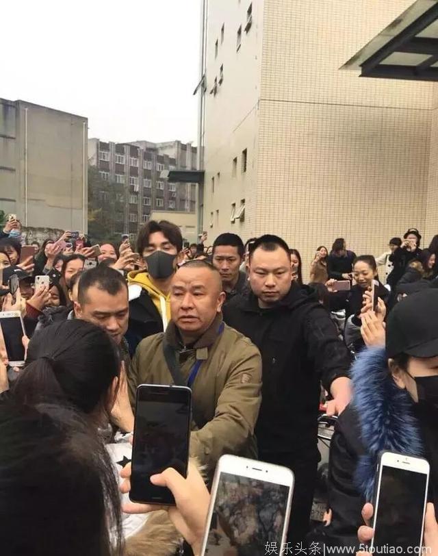 易烊千玺诗朗诵,吴磊24k纯素颜亮相，流量小鲜肉艺考你看好么