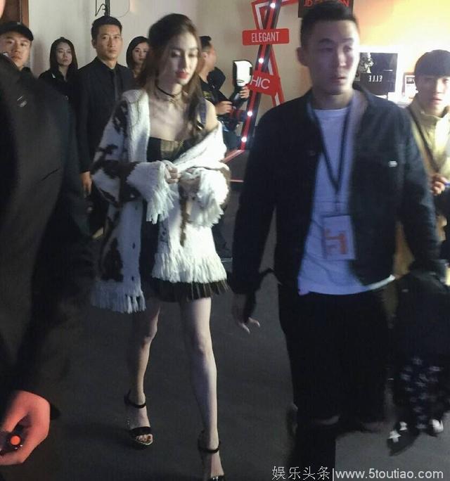 一眼万年：杨幂的腿热巴的蝴蝶骨，杨洋的这个回眸绝了
