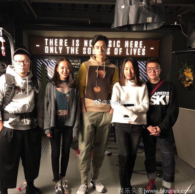 一眼万年：杨幂的腿热巴的蝴蝶骨，杨洋的这个回眸绝了