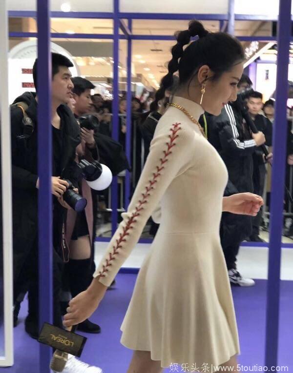 一眼万年：杨幂的腿热巴的蝴蝶骨，杨洋的这个回眸绝了
