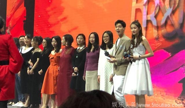 一眼万年：杨幂的腿热巴的蝴蝶骨，杨洋的这个回眸绝了
