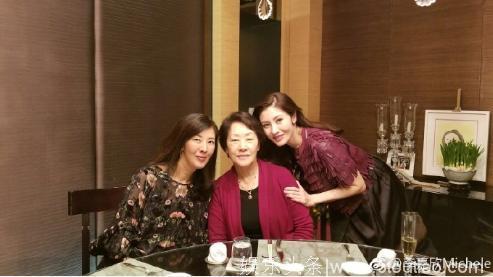 李嘉欣的妈妈80岁了，看着比赵雅芝刘晓庆还年轻！