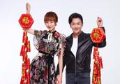 蒋丽莎与陈浩民牵手拜年，结婚7年恩爱如初，一家六口幸福美满！