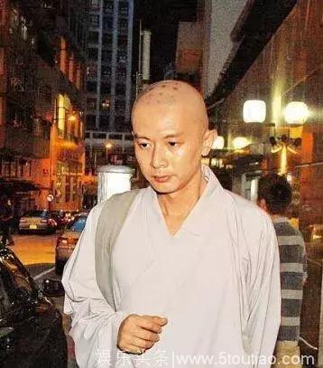 她与蔡少芬是同期港姐 前男友一个出家一个自杀 47岁却依旧单身