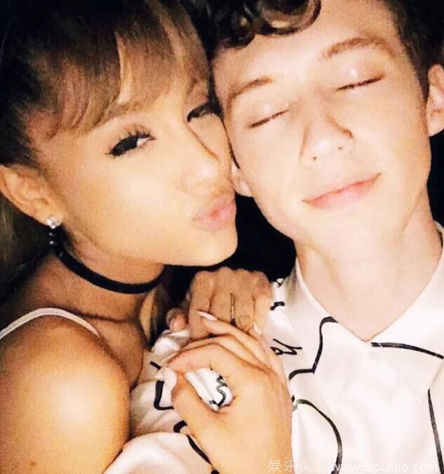 Ariana Grande光脚现身洛杉矶憔悴得不敢认 和戳爷的合作能如期进行吗？