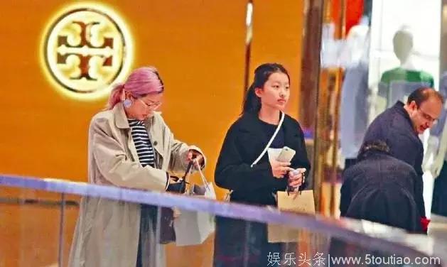 甄子丹女儿和陈奕迅女儿，同样14岁，差别不是一般的大！