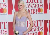 皮克茜·洛特(Pixie Lott)一身性感紫色礼服参加第38届全英音乐奖