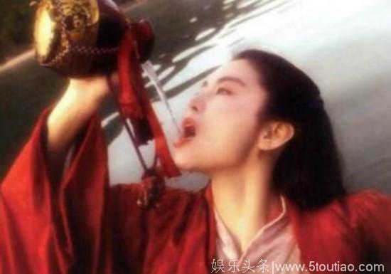 一眼万年！林青霞饮酒 朱茵眨眼 张柏芝撩发