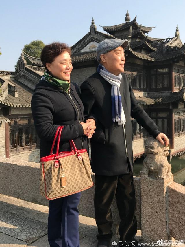 师胜杰先生最新照曝光，滋润精神了许多，与几日前重病照反差明显