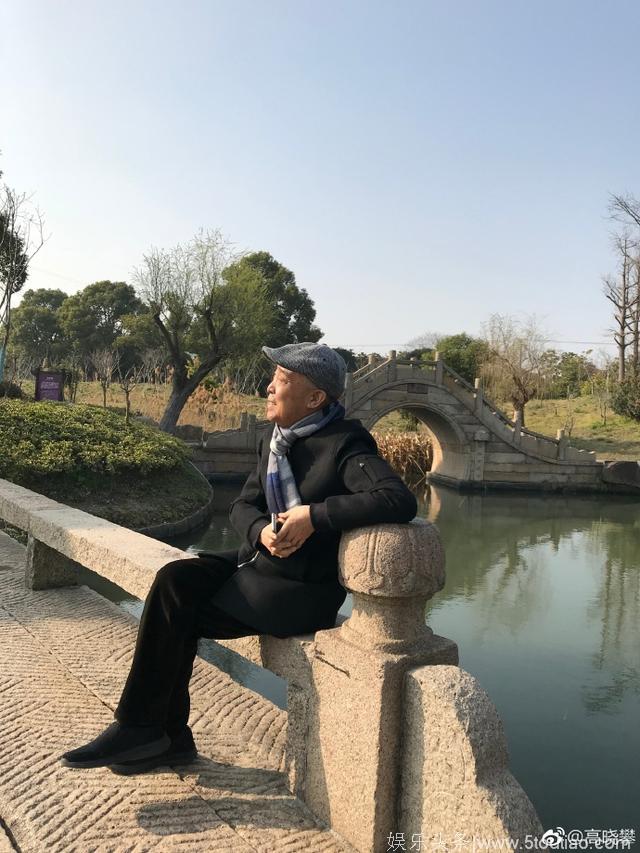 师胜杰先生最新照曝光，滋润精神了许多，与几日前重病照反差明显
