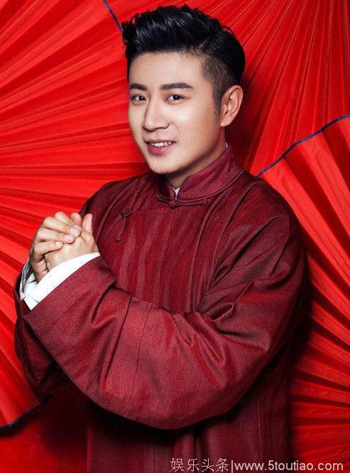 师胜杰先生最新照曝光，滋润精神了许多，与几日前重病照反差明显