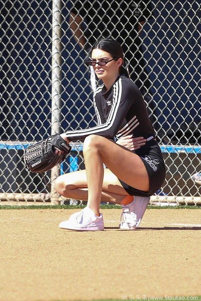肯豆#Kendall Jenner#现身洛杉矶某棒球场