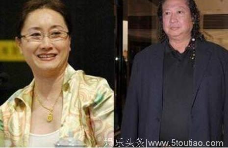 66岁洪金宝白发苍苍，前妻为他守身如玉，三子一女都进了娱乐圈