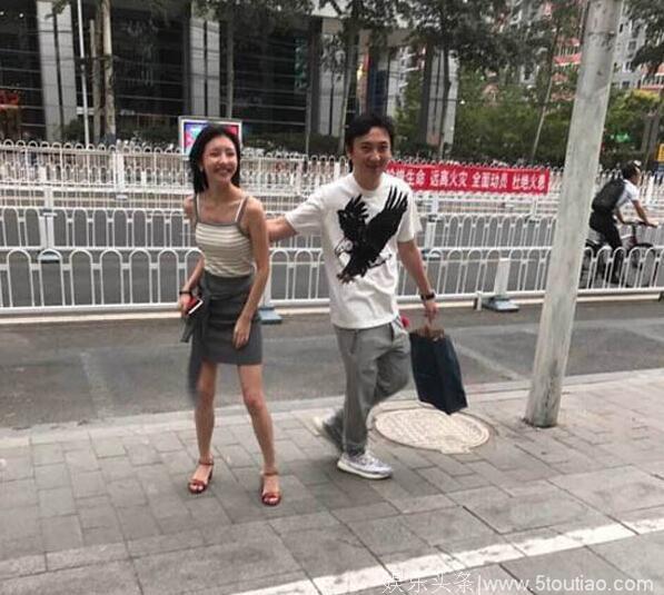 她被王思聪甩后离京返乡，找到新男友为钱发愁