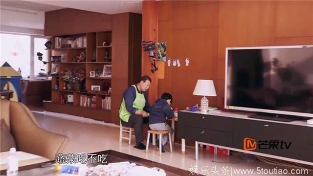 8亿豪门贵妇李小冉备受宠爱，董洁家冷清，住宅暴露明星生活状态