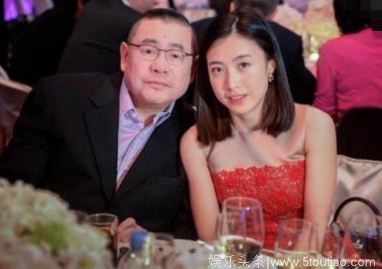 同爸不同命，甘比女儿坐拥40亿身家，吕丽君女儿已经快查无此人了