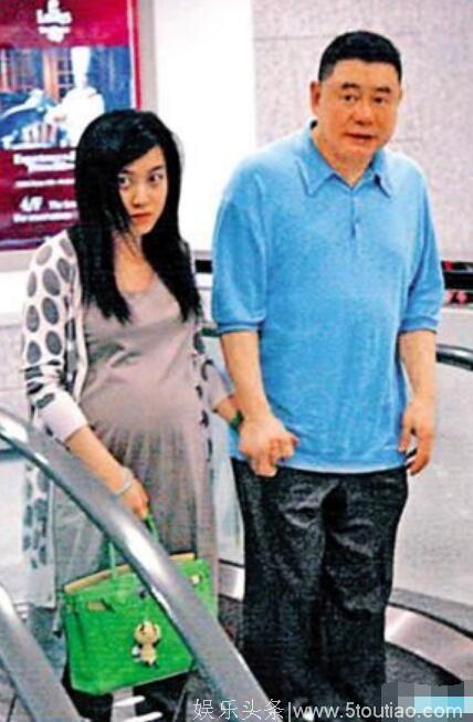 同爸不同命，甘比女儿坐拥40亿身家，吕丽君女儿已经快查无此人了