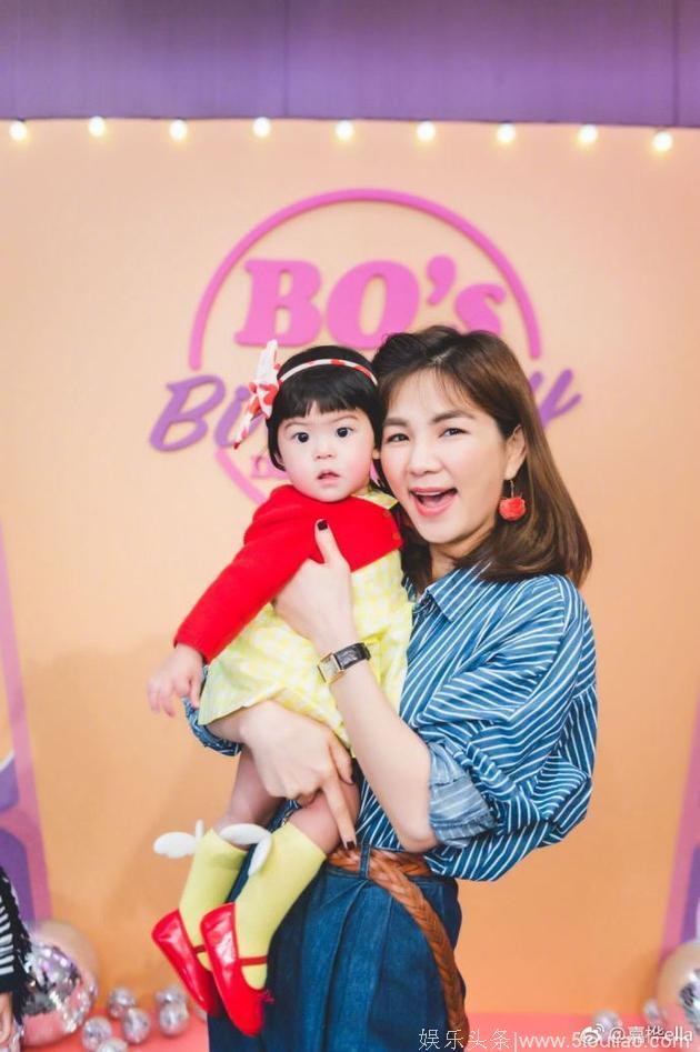 Ella母子现身bo妞生日派对 与贾静雯同框自侃亲家