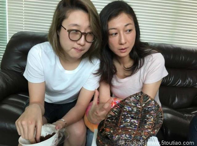 小龙女吴卓林疑与30岁女友闹掰，母亲吴绮莉第一时间安慰，暖哭！