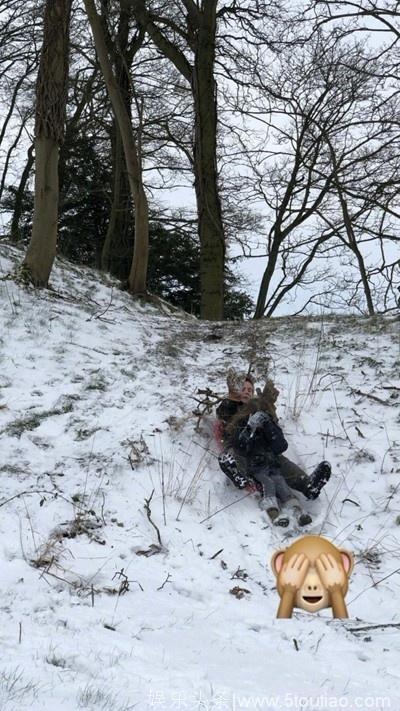 日常！小贝晒团宠小七超萌滑雪照 囧三变护妹使者