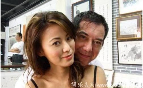 昔日影帝31岁娶妻同居3天，婚后风流25年，今俩儿子长残