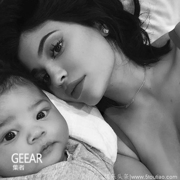 Kylie Jenner 甜晒女儿最新正脸合照，小家伙长大也是个美人胚子