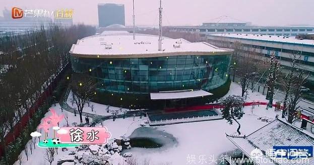 冬天想滑雪，奶奶就为我建了一个滑雪场，是贫穷限制了想象力