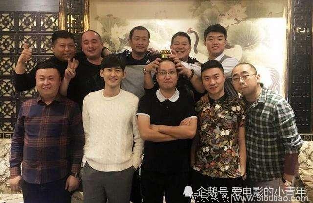 千万别和明星参加同学聚会，聚会合照对比太明显，张翰是最大赢家