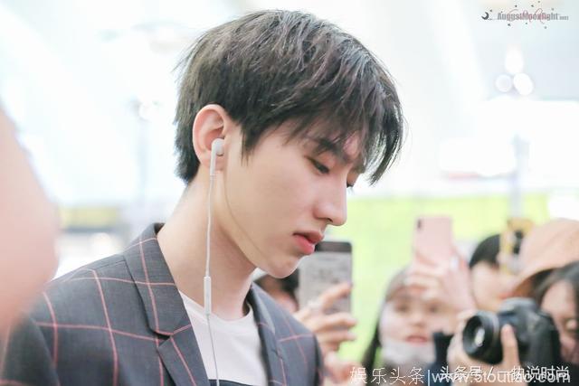 nine percent!最亮的颜色，你的衬衫是他的鞋子我的裤子的颜色