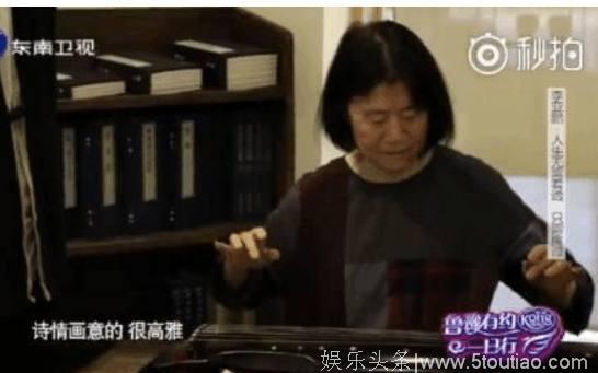 12岁李嫣越长越漂亮，写的字透着一股子灵气，鲁豫：好高雅！