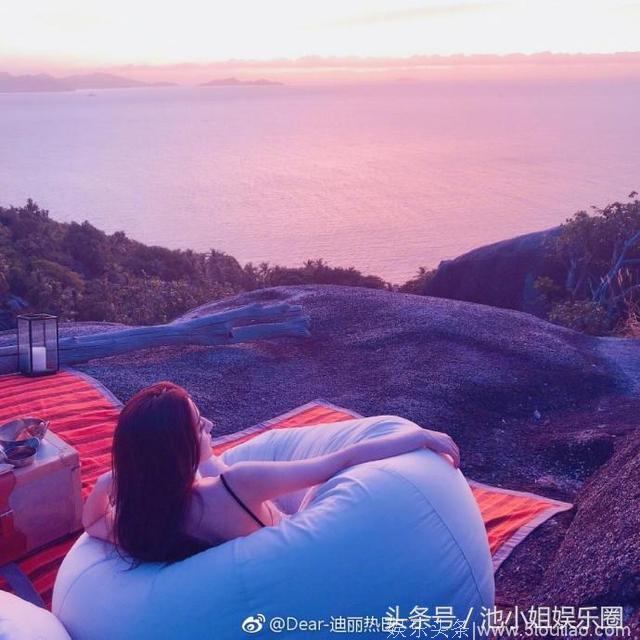 迪丽热巴新综艺官宣，大秀曼妙美背照，直接秒杀《跑男》热度！