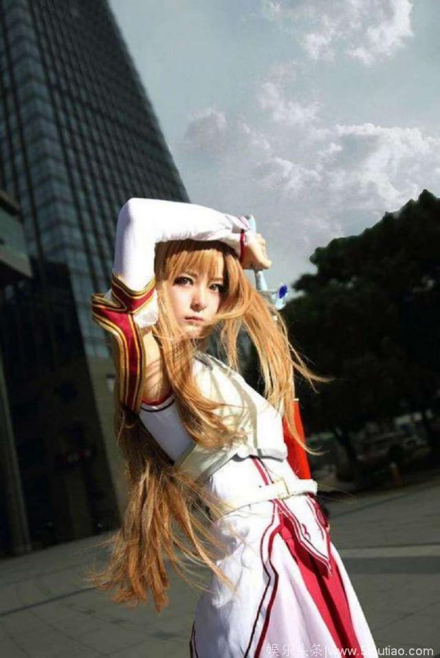 明星玩cosplay：陈晓帅气，baby惊艳，网友：她才是真大神！